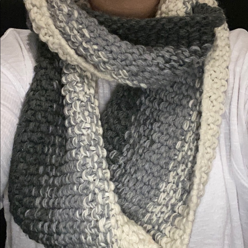 GREY OMBRÉ WINTER INFINITY SCARF 🥶